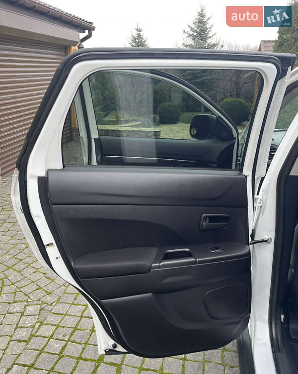 Внедорожник / Кроссовер Mitsubishi Outlander Sport 2015 в Умани