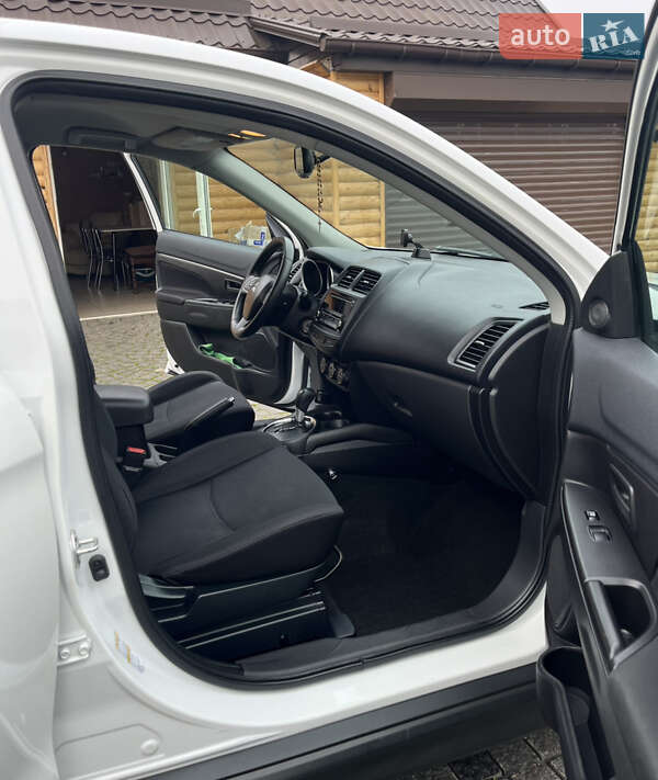 Внедорожник / Кроссовер Mitsubishi Outlander Sport 2015 в Умани