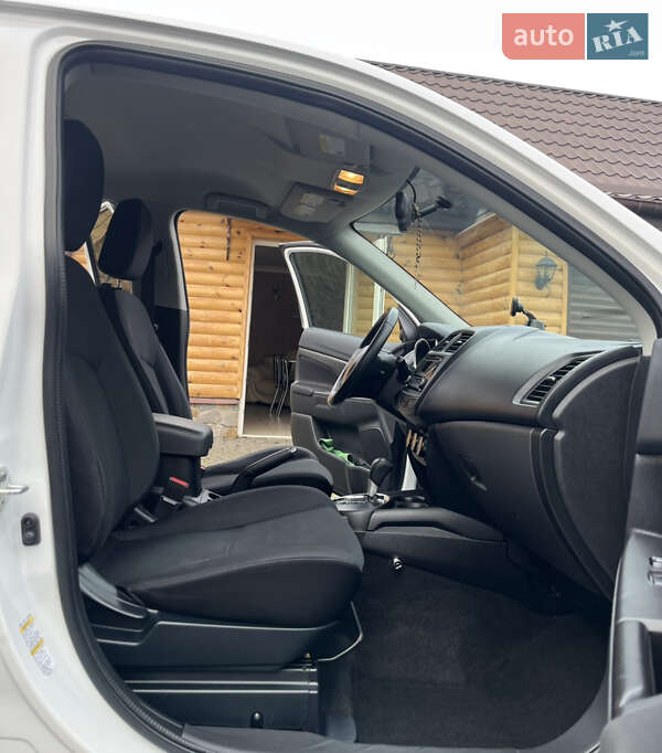 Внедорожник / Кроссовер Mitsubishi Outlander Sport 2015 в Умани