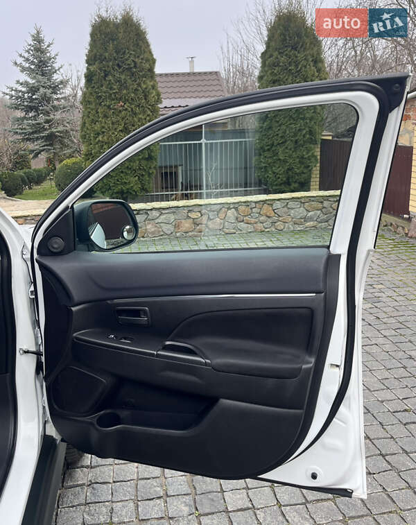 Внедорожник / Кроссовер Mitsubishi Outlander Sport 2015 в Умани