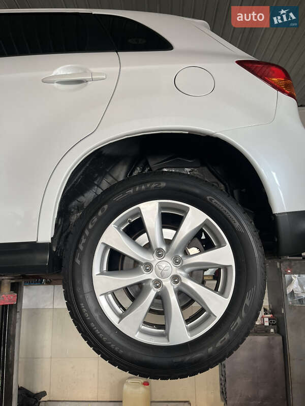 Внедорожник / Кроссовер Mitsubishi Outlander Sport 2015 в Умани