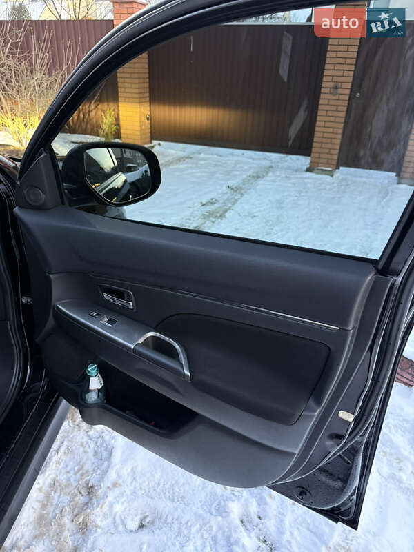 Позашляховик / Кросовер Mitsubishi Outlander Sport 2018 в Києві