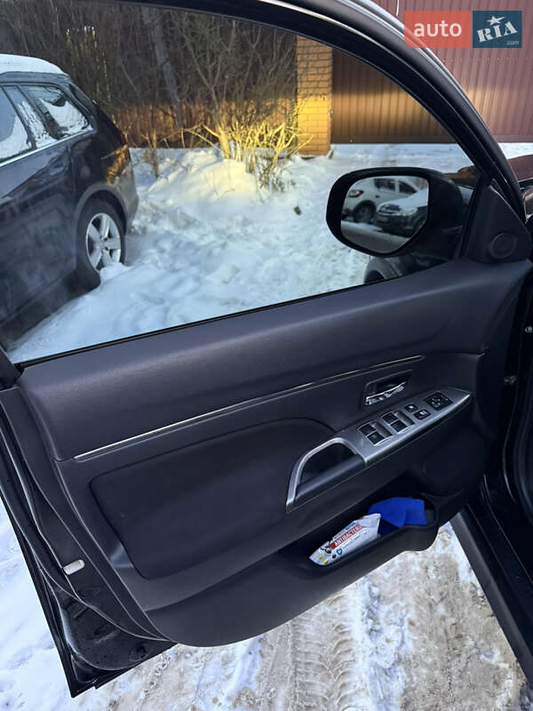 Позашляховик / Кросовер Mitsubishi Outlander Sport 2018 в Києві