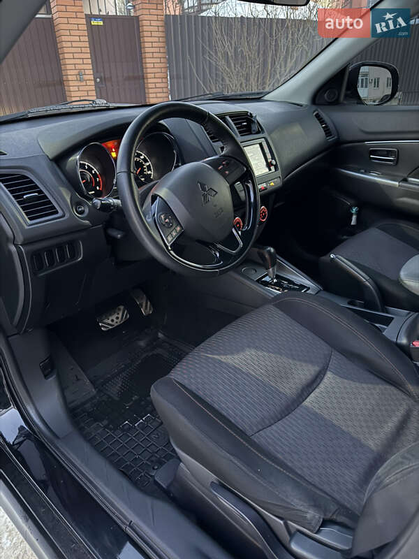 Позашляховик / Кросовер Mitsubishi Outlander Sport 2018 в Києві