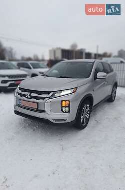 Позашляховик / Кросовер Mitsubishi Outlander Sport 2021 в Києві