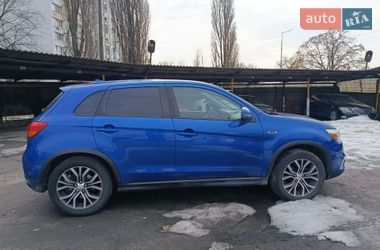 Внедорожник / Кроссовер Mitsubishi Outlander Sport 2016 в Киеве
