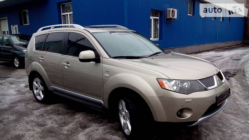 Внедорожник / Кроссовер Mitsubishi Outlander XL 2010 в Каменском