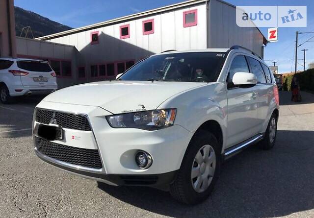 Mitsubishi Outlander XL 2012 года