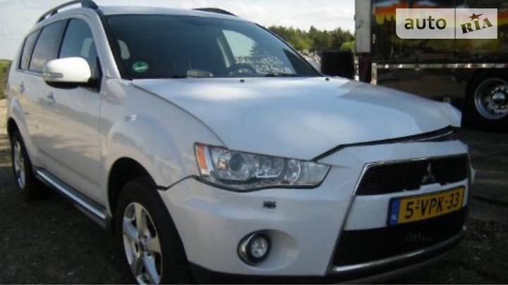 Позашляховик / Кросовер Mitsubishi Outlander XL 2011 в Нововолинську