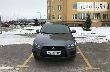 Позашляховик / Кросовер Mitsubishi Outlander XL 2010 в Києві