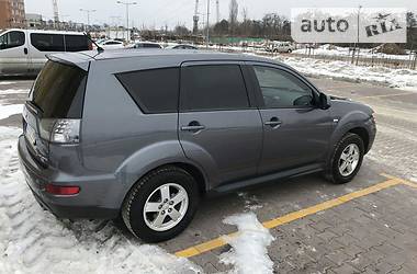 Позашляховик / Кросовер Mitsubishi Outlander XL 2010 в Києві