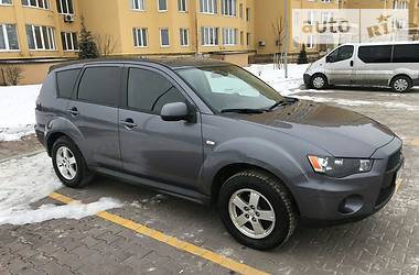 Позашляховик / Кросовер Mitsubishi Outlander XL 2010 в Києві