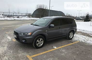 Внедорожник / Кроссовер Mitsubishi Outlander XL 2010 в Киеве