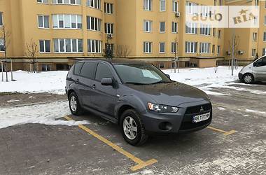 Позашляховик / Кросовер Mitsubishi Outlander XL 2010 в Києві