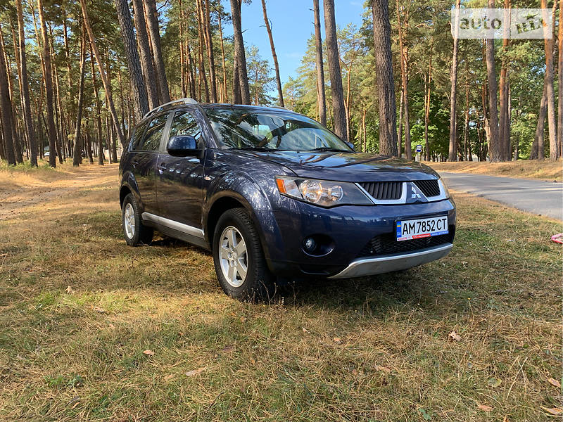 Позашляховик / Кросовер Mitsubishi Outlander XL 2009 в Житомирі