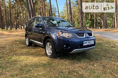 Позашляховик / Кросовер Mitsubishi Outlander XL 2009 в 
