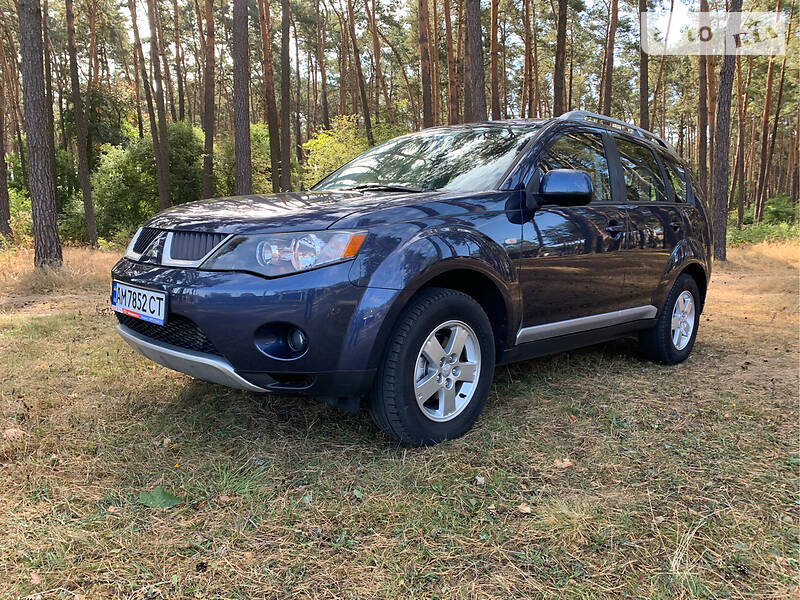 Позашляховик / Кросовер Mitsubishi Outlander XL 2009 в Житомирі