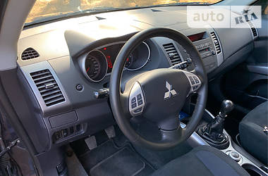 Позашляховик / Кросовер Mitsubishi Outlander XL 2009 в 