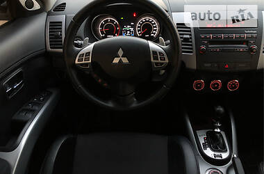 Позашляховик / Кросовер Mitsubishi Outlander XL 2011 в Ужгороді