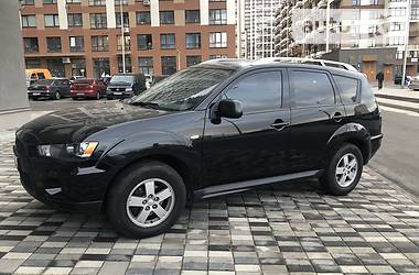 Позашляховик / Кросовер Mitsubishi Outlander XL 2010 в 