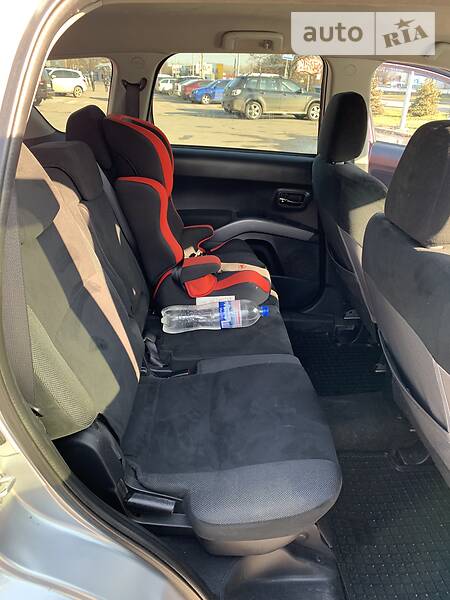 Позашляховик / Кросовер Mitsubishi Outlander XL 2007 в Дніпрі