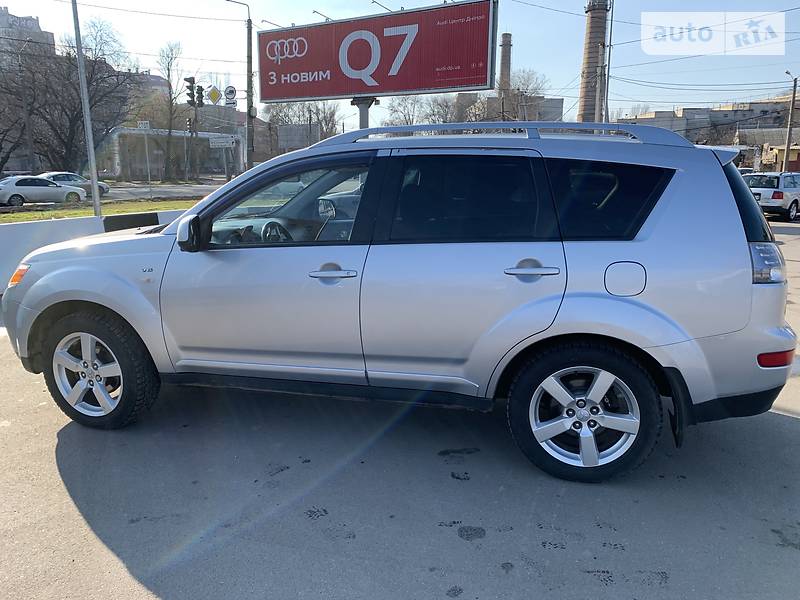 Позашляховик / Кросовер Mitsubishi Outlander XL 2007 в Дніпрі