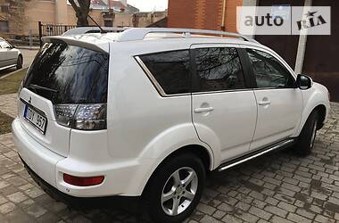 Позашляховик / Кросовер Mitsubishi Outlander XL 2010 в 