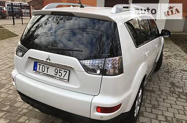 Позашляховик / Кросовер Mitsubishi Outlander XL 2010 в 