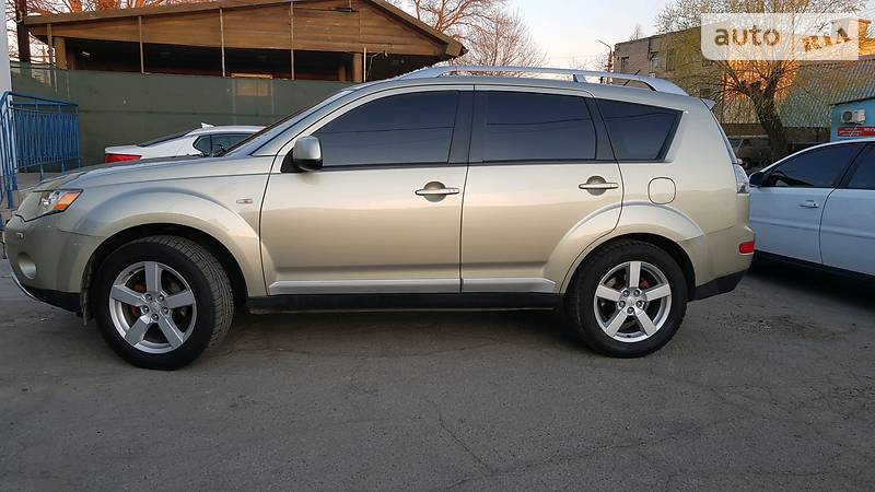 Позашляховик / Кросовер Mitsubishi Outlander XL 2007 в Миколаєві