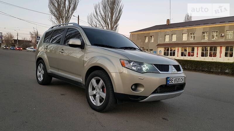Позашляховик / Кросовер Mitsubishi Outlander XL 2007 в Миколаєві