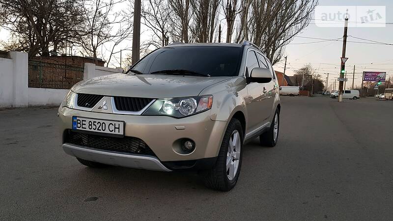 Позашляховик / Кросовер Mitsubishi Outlander XL 2007 в Миколаєві