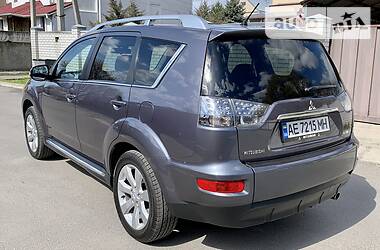 Позашляховик / Кросовер Mitsubishi Outlander XL 2010 в 