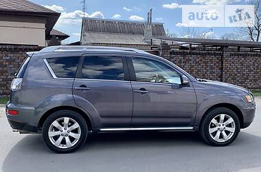 Позашляховик / Кросовер Mitsubishi Outlander XL 2010 в 