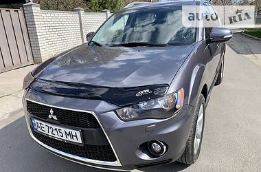 Позашляховик / Кросовер Mitsubishi Outlander XL 2010 в 