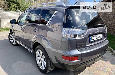 Позашляховик / Кросовер Mitsubishi Outlander XL 2010 в 