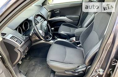 Позашляховик / Кросовер Mitsubishi Outlander XL 2010 в 