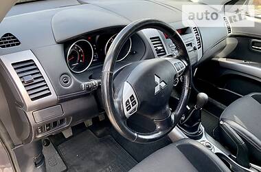 Позашляховик / Кросовер Mitsubishi Outlander XL 2010 в 