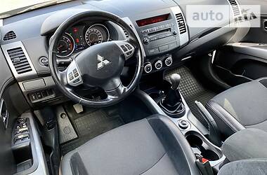 Позашляховик / Кросовер Mitsubishi Outlander XL 2010 в 
