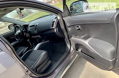 Позашляховик / Кросовер Mitsubishi Outlander XL 2010 в 