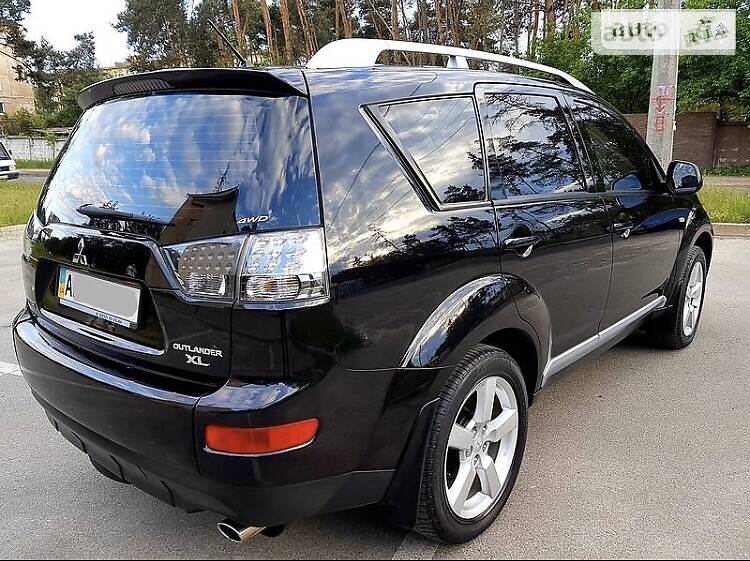 Позашляховик / Кросовер Mitsubishi Outlander XL 2008 в Полтаві