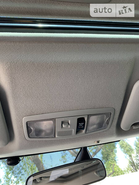 Позашляховик / Кросовер Mitsubishi Outlander XL 2011 в Дніпрі