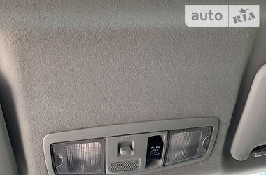 Позашляховик / Кросовер Mitsubishi Outlander XL 2011 в 