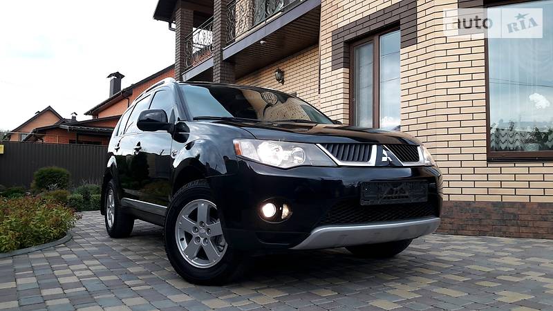 Позашляховик / Кросовер Mitsubishi Outlander XL 2009 в 