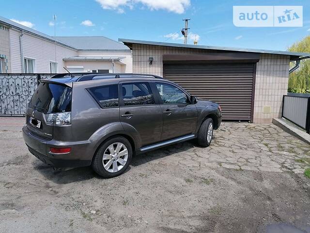 Позашляховик / Кросовер Mitsubishi Outlander XL 2011 в Тернополі