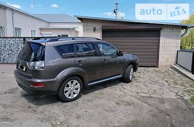 Позашляховик / Кросовер Mitsubishi Outlander XL 2011 в 