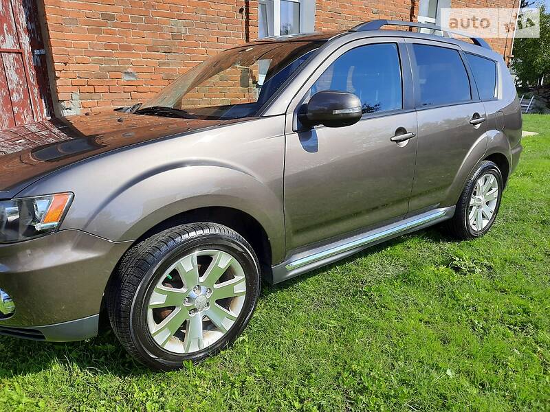 Позашляховик / Кросовер Mitsubishi Outlander XL 2011 в Тернополі