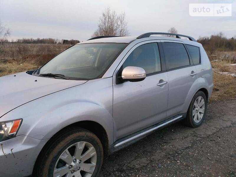 Mitsubishi Outlander XL