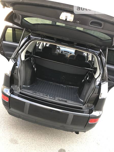 Позашляховик / Кросовер Mitsubishi Outlander XL 2008 в Києві