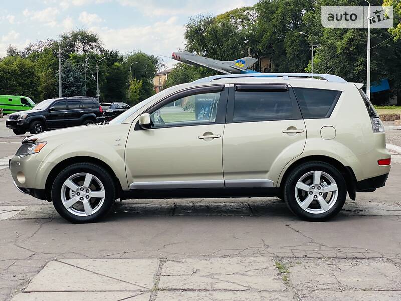 Позашляховик / Кросовер Mitsubishi Outlander XL 2008 в Кам'янському