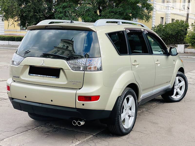 Позашляховик / Кросовер Mitsubishi Outlander XL 2008 в Кам'янському
